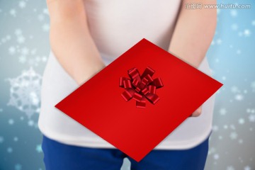女人拿著裝飾卡的復(fù)合形象