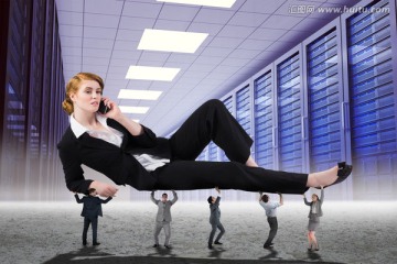 商務(wù)人士抬著老板的復(fù)合形象