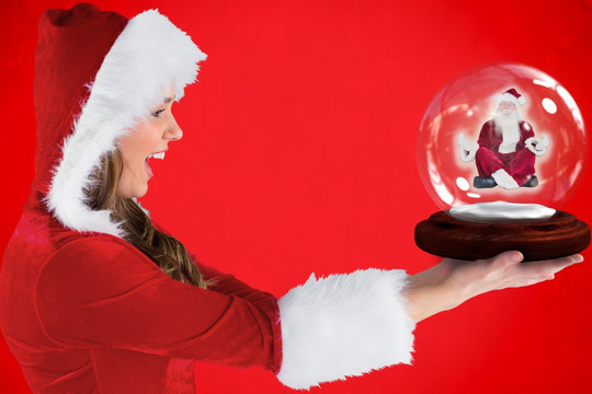 性感的圣诞女孩抱雪球的复合形象
