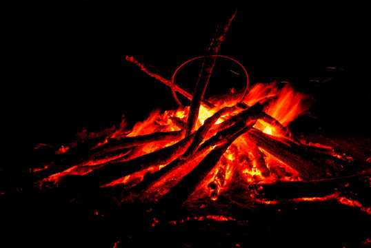 篝火 灰烬 柴火 火焰 火