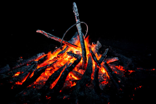 篝火 灰烬 柴火 火焰 火