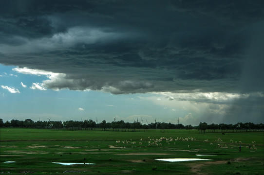 草原牧场乌云