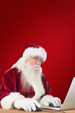 圣诞老人使用电脑的复合形象