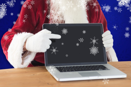 圣诞老人展示笔记本电脑