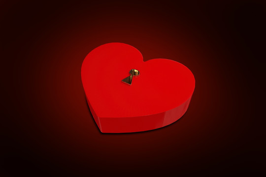 爱你的心锁定在红色背景下