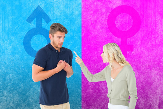 女人生氣的指著男人的復(fù)合形象