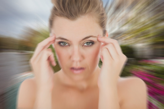 阿姆斯特丹頭痛的婦女