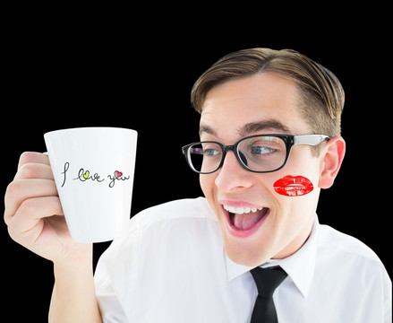 男人大笑著看著杯子的復(fù)合形象