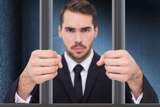 男人握著鐵欄的的復(fù)合形象