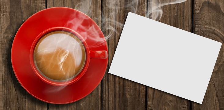 一杯红杯咖啡的复合形象
