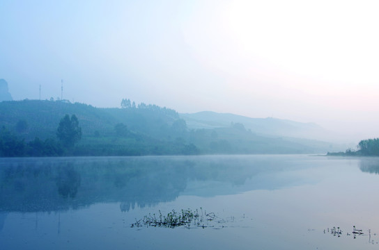 清晨湖景