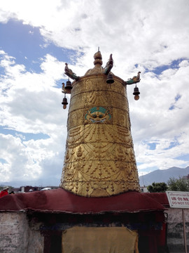 大昭寺顶部铜雕羹金胜利宝幢