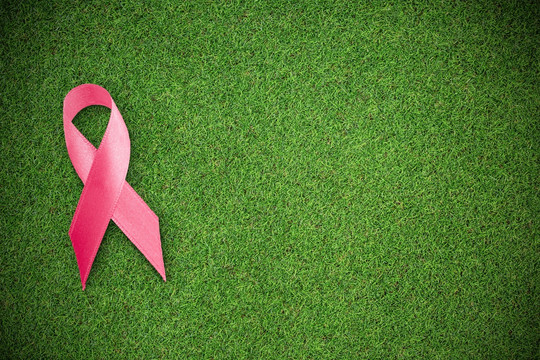 乳腺癌带对靠近天文草坪观
