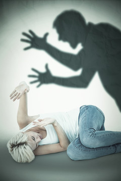 女人痛苦的復(fù)合形象