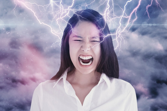 女人憤怒的復(fù)合形象