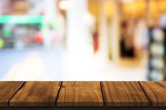 现代购物中心室内木制桌