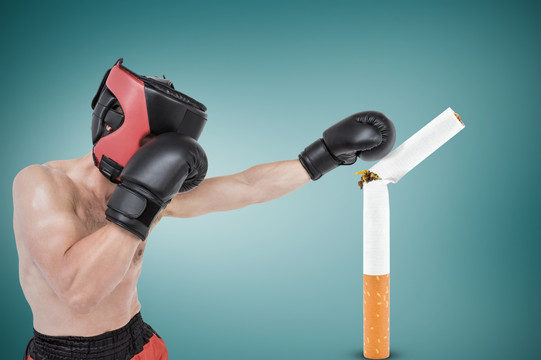 戴著拳擊手套的男人