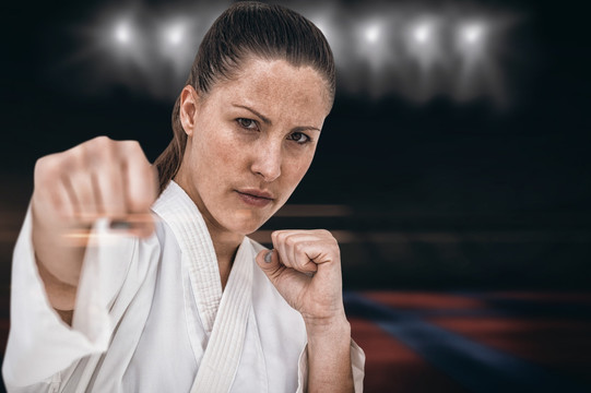練著武術的女運動員