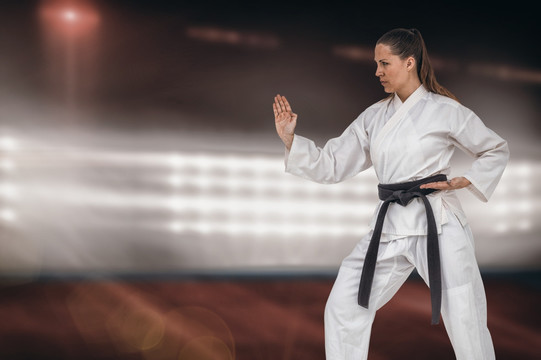 練著武術(shù)的女運動員