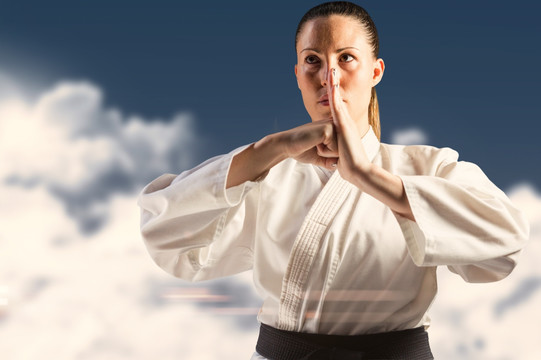 練著武術的女運動員