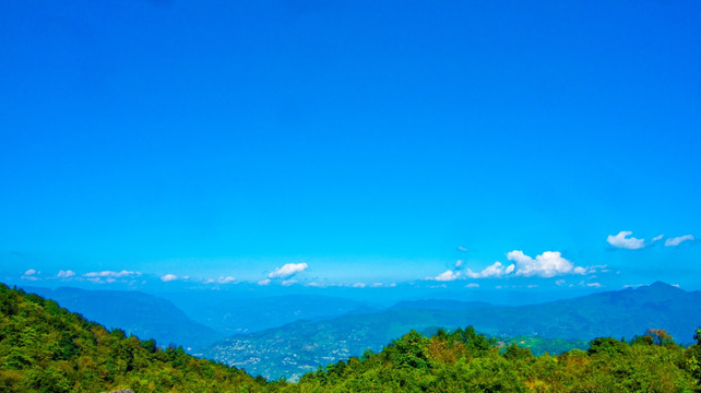 崇山峻岭