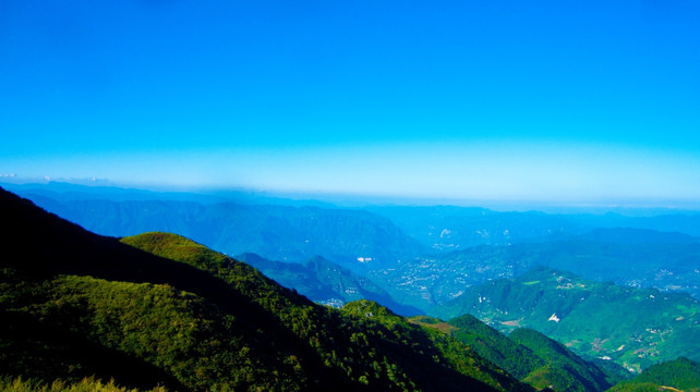 崇山峻岭 丘陵