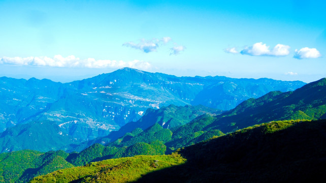 崇山峻岭