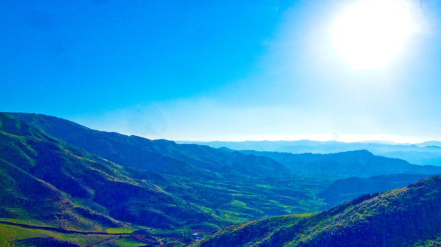 崇山峻岭