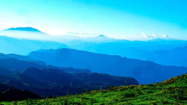 崇山峻岭