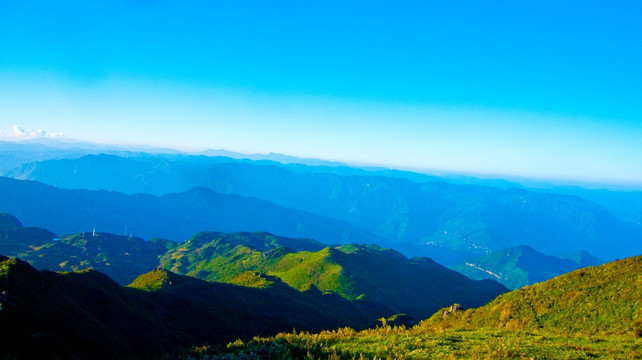 崇山峻岭 丘陵