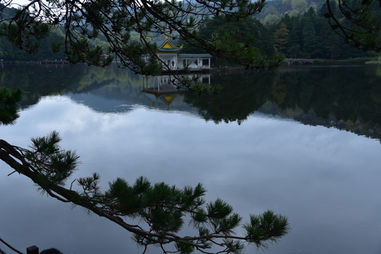 庐山如琴湖