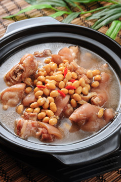 黃豆煲豬手