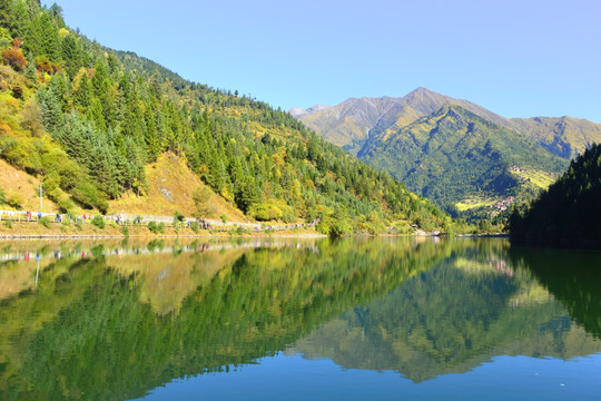 达古冰山景区 泽娜措湖风光