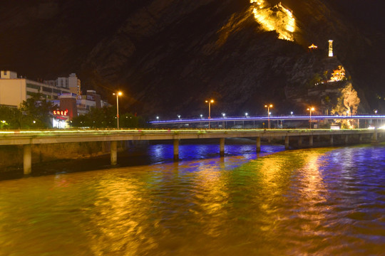 汶川县城风光 保子关岩嘴夜景