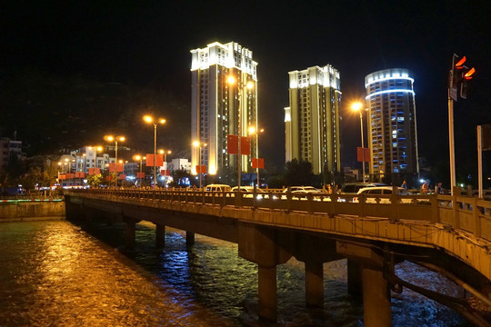 汶川县城风光 汶川威州大桥夜景