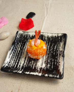 蟹籽鲜虾寿司