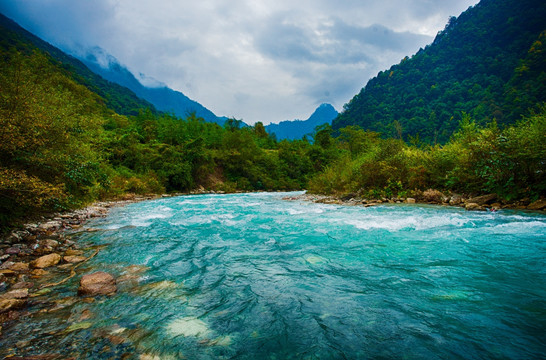 东拉山大峡谷