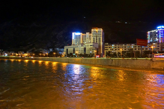 汶川县城及岷江夜景