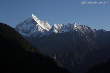 雪山 河流