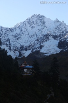 山峰 雪山