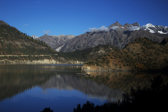 西藏然乌湖风光