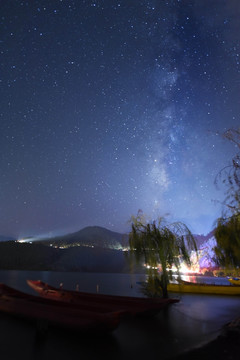 泸沽湖的夜空