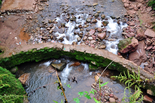 河流