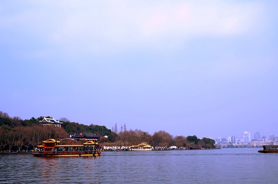 杭州西湖游船白堤