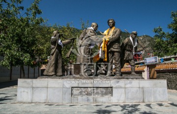 腊子口红军纪念雕像