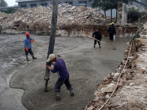 施工  打地基 浇注