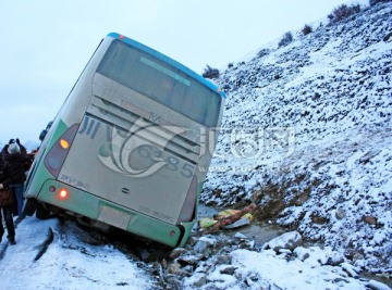 雪山车祸