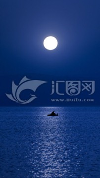 月光下的渔船