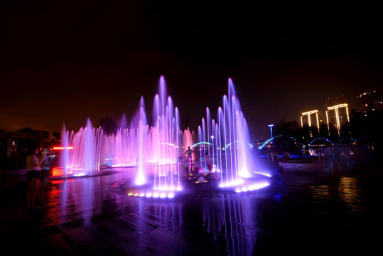 金华五百滩公园 喷泉夜景 蓝白
