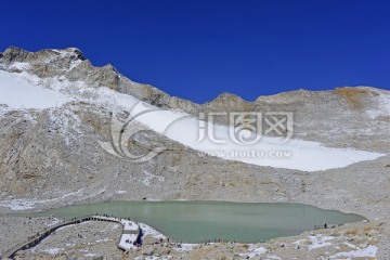 达古冰川及冰碛湖 观景栈道游客